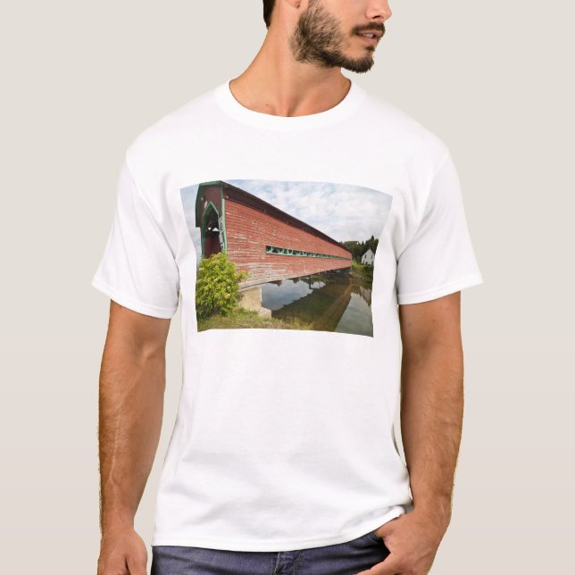 Quebec, Canada. Galipeault covered bridge in T-Shirt (Front)