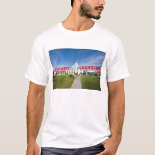 Quebec, Canada. Historic Hotel Tadoussac, T-Shirt