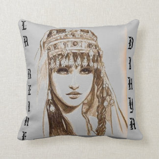 QUEEN DIHYA CUSHION