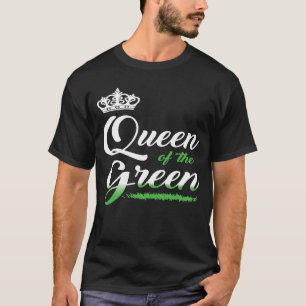 Queen Of The Green Golfer Girl Putting Queen T-Shirt