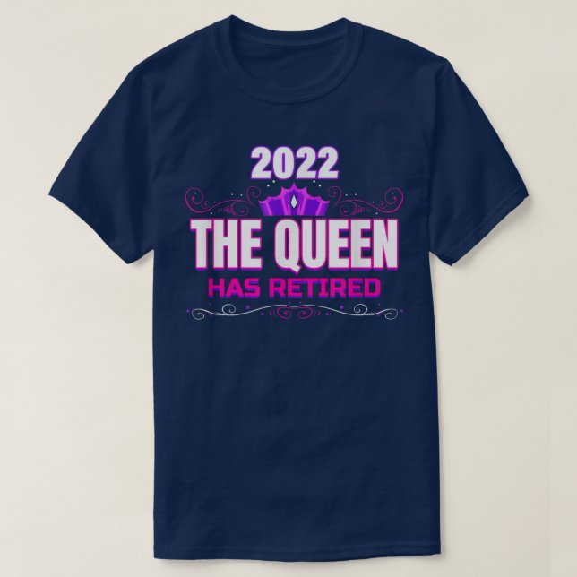 Queen Retired 2022 Funny Grandma Retirement Farewe T-Shirt (Design Front)