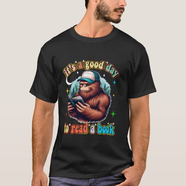 Reading Bookworm Reader Bigfoot Sasquatch Book Lib T-Shirt (Front)