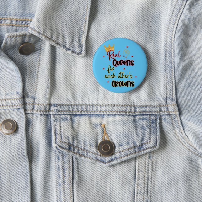 Real Queens Fix Each Other's Crowns 6 Cm Round Badge (In Situ)