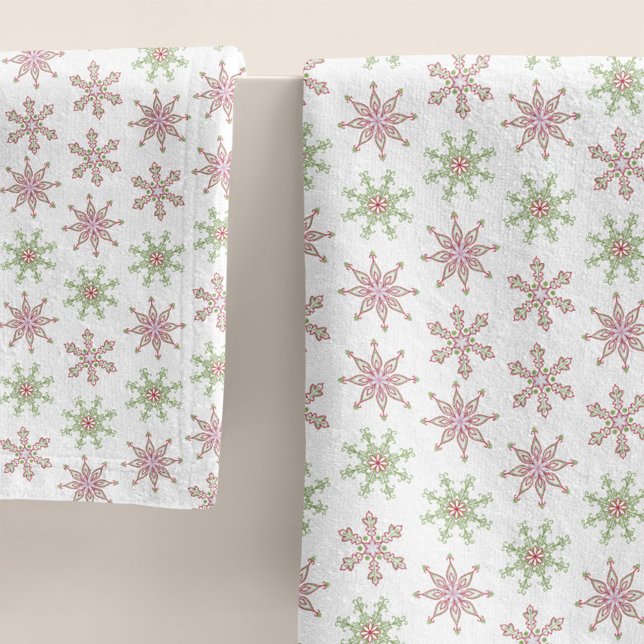 Red and Green Snowflake Christmas Pattern Bath Towel Set (Red and green snowflake pattern towel set.)