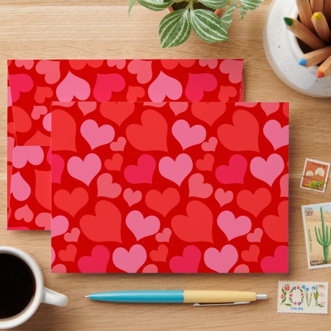 Red and Pink Valentine's Day Hearts for Love Envelope (Desk)