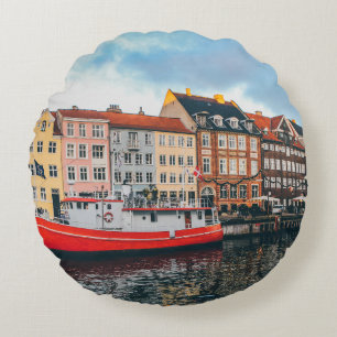 RED AND WHITE CONCRETE BUILDING ROUND CUSHION