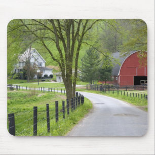 Red barn and farm house near Berlin, Ohio. Mouse Pad