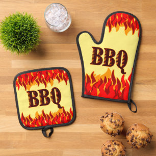 Red Flames Cookout BBQ Saying  Oven Mitt & Pot Holder Set