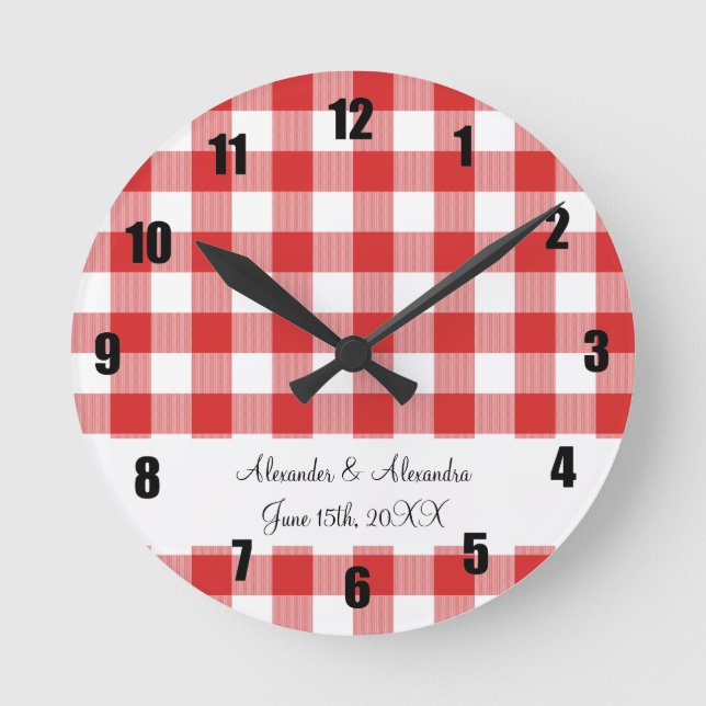 Red gingham pattern wedding favours round clock (Front)