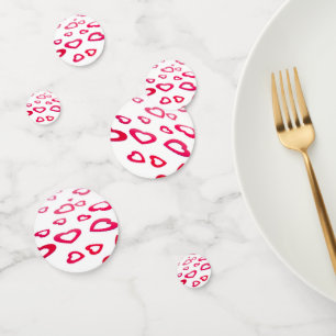 Red hearts confetti