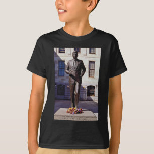 Red John F. Kennedy statue flowers T-Shirt