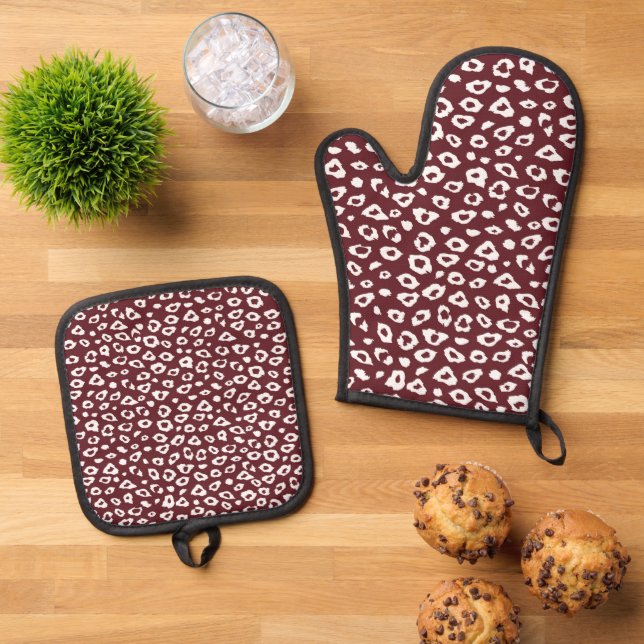 Red Leopard Print Oven Mitt & Pot Holder Set (Top Down)
