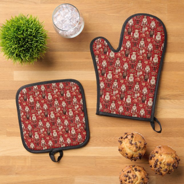 Red nutcrackers pattern Christmas Oven Mitt & Pot Holder Set (Top Down)
