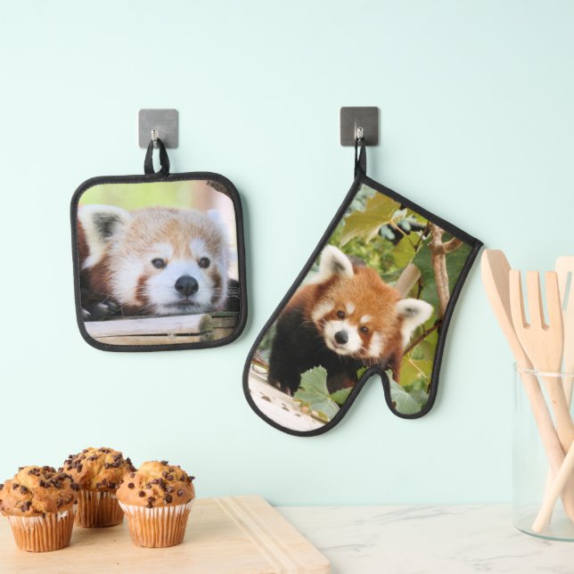 Red Panda Oven Mitt & Pot Holder Set (Insitu(Hanging))