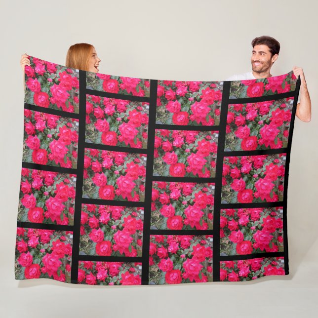 RED ROSES  FLEECE BLANKET (In Situ)