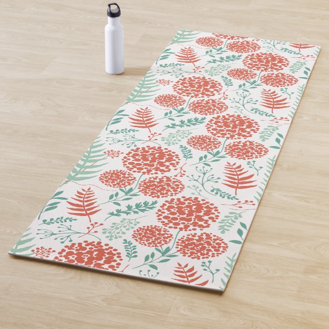 Red round flowers green leaves pattern yoga mat (In Situ)