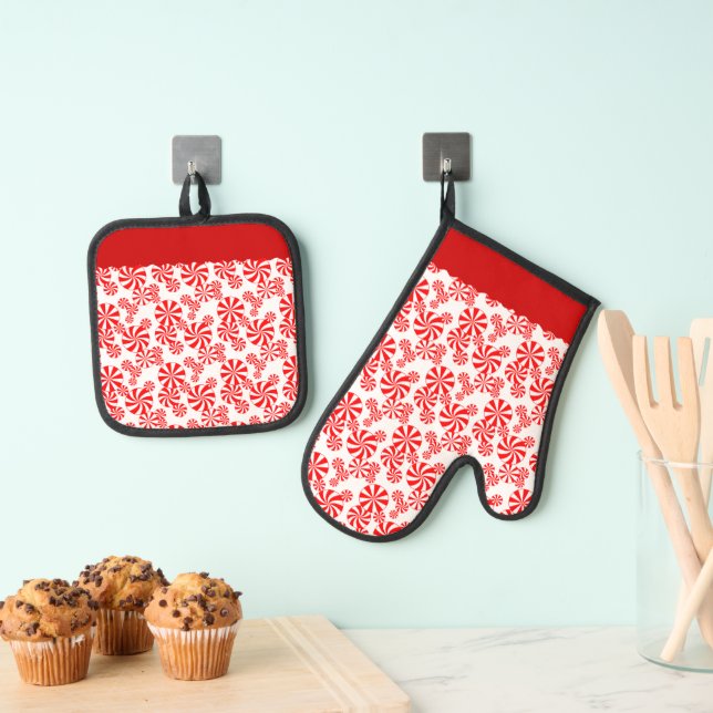 Red White Peppemint Holiday Pattern Kitchen Towel Oven Mitt & Pot Holder Set (Insitu(Hanging))