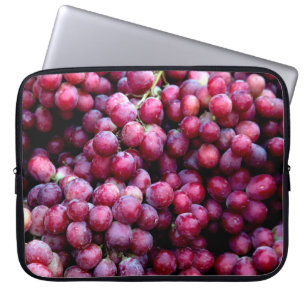 Red wine grapes laptop sleeve