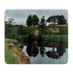 Reflection in the water cutting board
