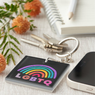 Regenbogen gemalt mit Schrift LGBTQ Key Ring