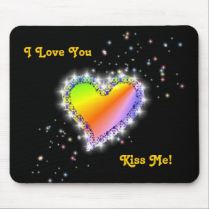 Regenbogen-Herz mit Sternchen auf schwarz Mouse Pad