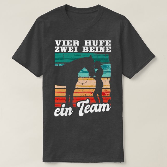 Reiterin Reiten Vier Hufe Zwei Beine Ein Team Pfer T-Shirt (Design Front)