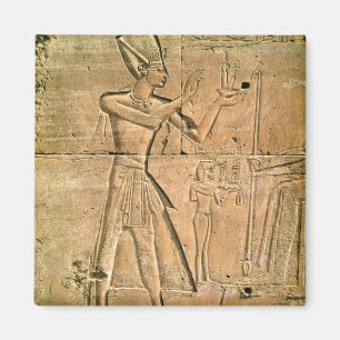 Relief depicting Tuthmosis III making an Magnet