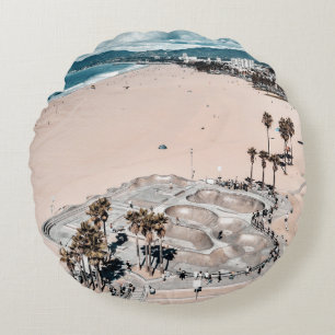 Resort near seashore round cushion