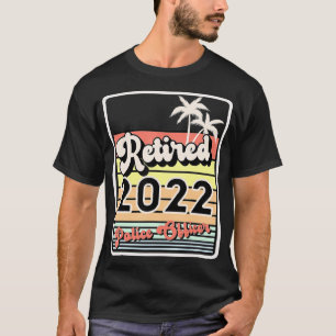 Retired 2022 Police Officer Retirement Gift for Co T-Shirt