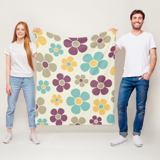 Reto 1960s Style Mid Mod Floral Pattern Fleece Blanket (In Situ)
