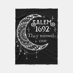 Retro 1692 They Missed One Witch Salem 1692 Hallow Fleece Blanket