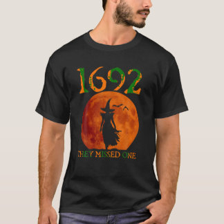 Retro 1692 They Missed One Witch Salem 1692 Hallow T-Shirt