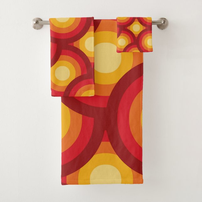 Retro 70s Groovy Overlapping Circles Pattern  Bath Towel Set (Insitu)