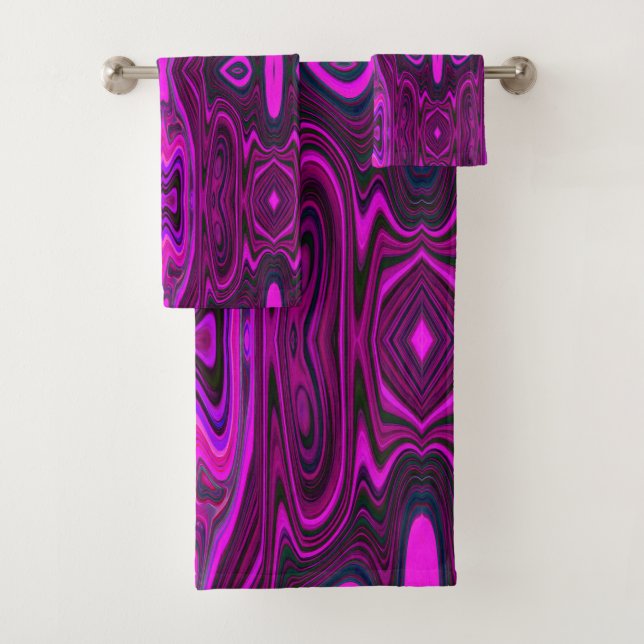 Retro Abstract Hot Pink and Magenta Pattern Bath Towel Set (Insitu)