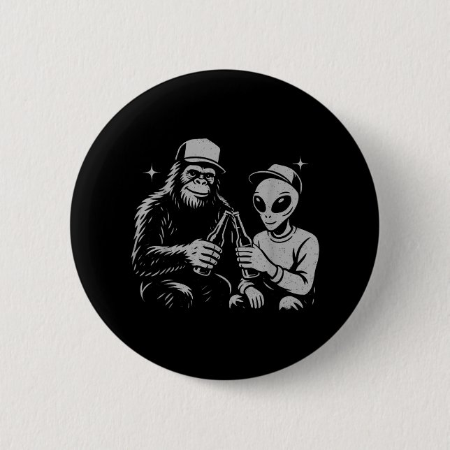 Retro Alien Bigfoot Cheers Funny Paranormal Drinki 6 Cm Round Badge (Front)