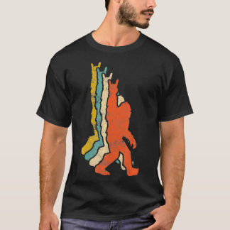 Retro Bigfoot Funny Sasquatch and Peace 70s 80s 90 T-Shirt