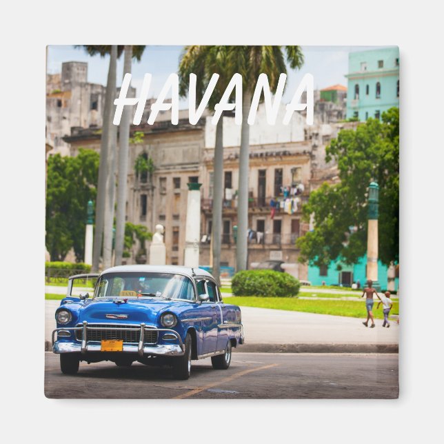 Retro cars on the Havana street Magnet (Front)