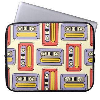 Retro cassette tapes: seamless pattern. laptop sleeve