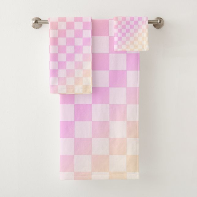 Retro Chequerboard Peach Fuzz Pink Gradient Bath Towel Set (Insitu)