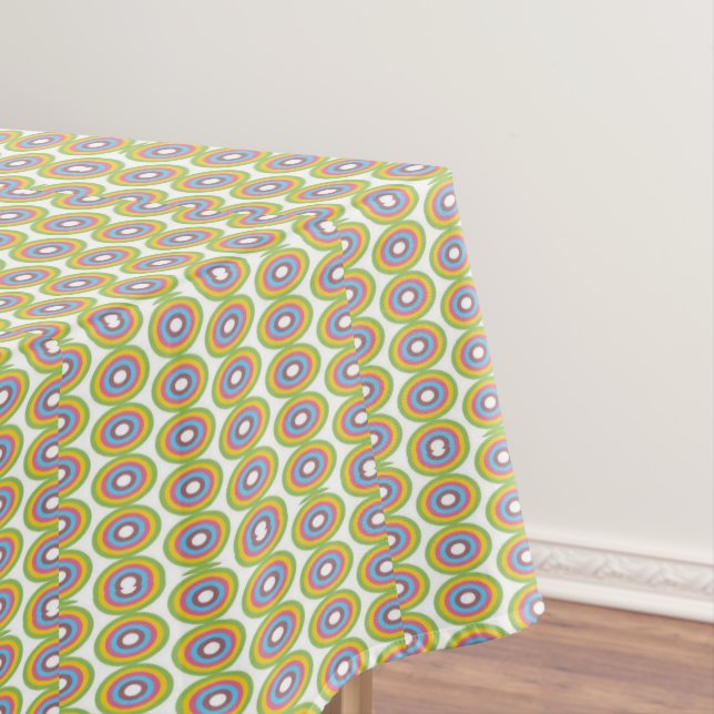 Retro circles pattern tablecloth (In Situ)