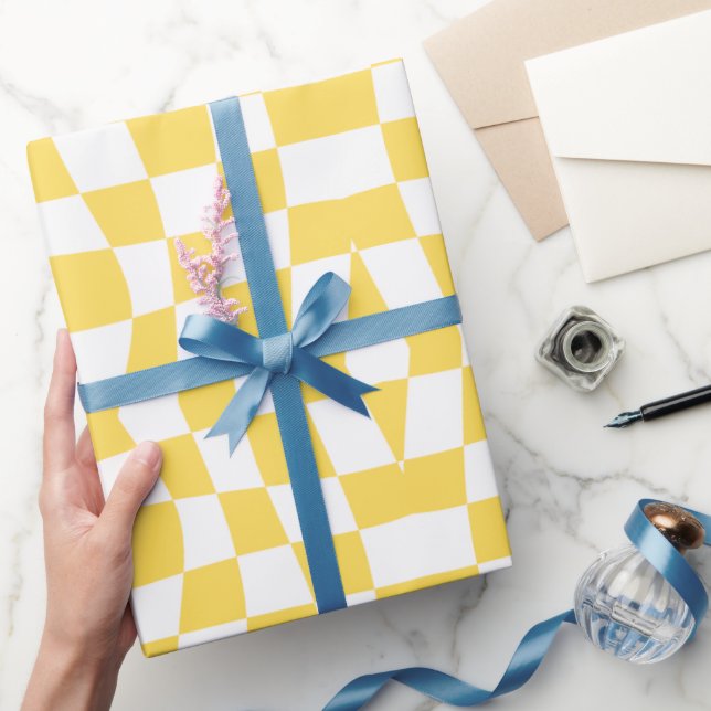 Retro Circus 70s yellow wavy checkered Pattern Wrapping Paper (Gifting)