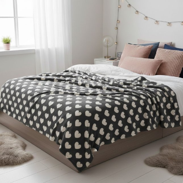 Retro Cute Black and White Hearts Pattern Fleece Blanket (Creator Uploaded)