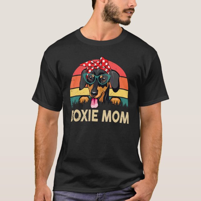 Retro Dachshund  Doxie Mum  Weiner Dog Mum Weenie  T-Shirt (Front)