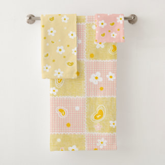 Retro Daisy Floral Pattern Yellow and Pink Bath Towel Set
