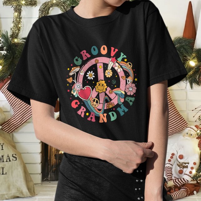 Retro Daisy Groovy Grandma, Grandma Gift T-Shirt (Creator Uploaded)