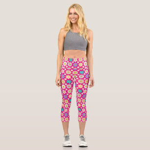 Retro Daisy Pattern Simple.01. B Pink BG Capri Leggings