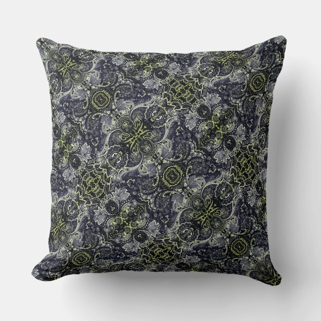 Retro damask pattern cushion (Front)