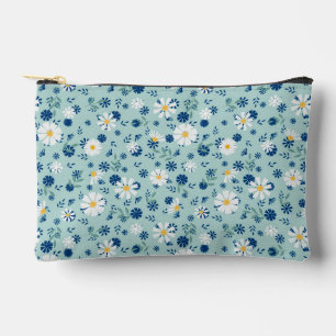 Retro floral pattern with daisies. accessory pouch