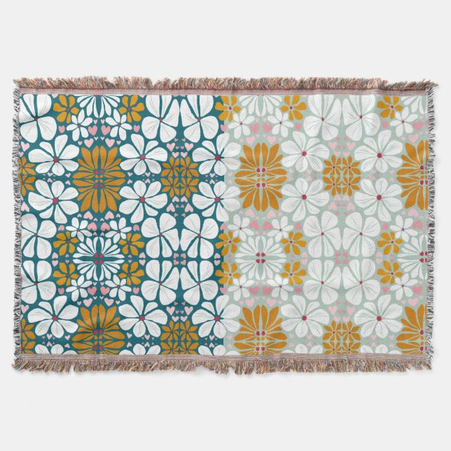 Retro flowers 70s groovy green Throw Blanket (Front)