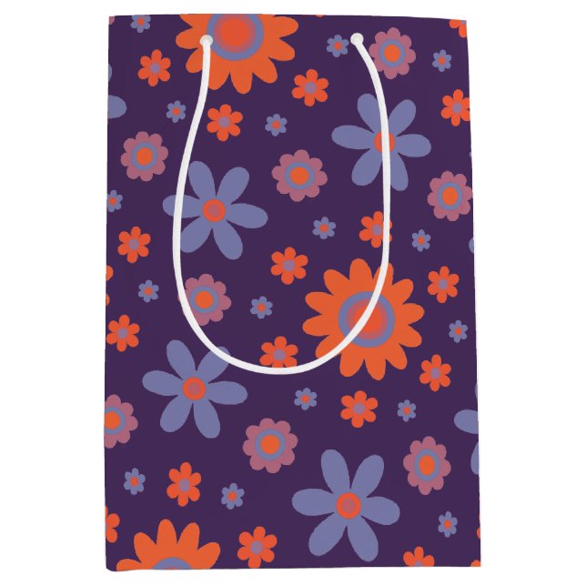    Retro Flowers Cute Fun 70s Hippie Daisy Pattern Medium Gift Bag (Front)